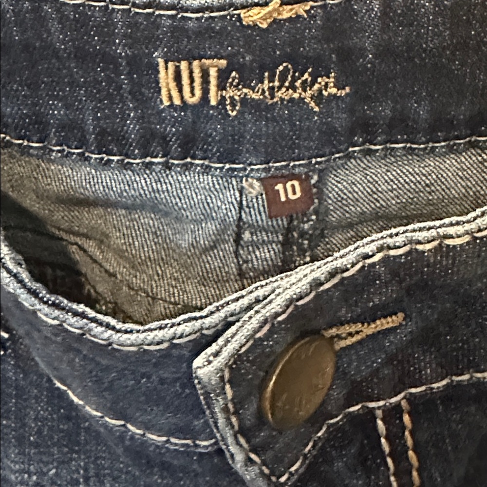 Kut from the Kloth Natalie Bootcut Jeans. Size 10 - Picture 7 of 10